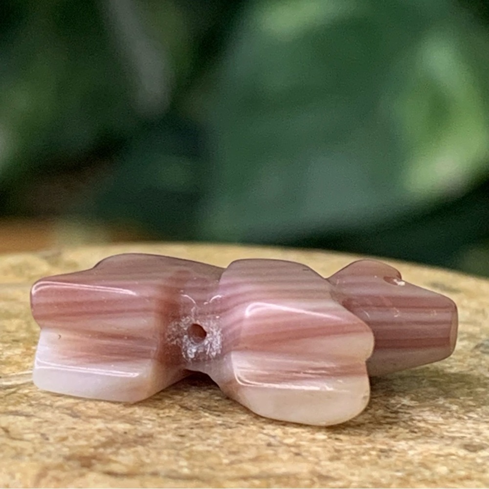 Wampum Fetish Bear Bead Quahog Shell Carving Purple White Clam Top Drilled .7" - Picture 14 of 16